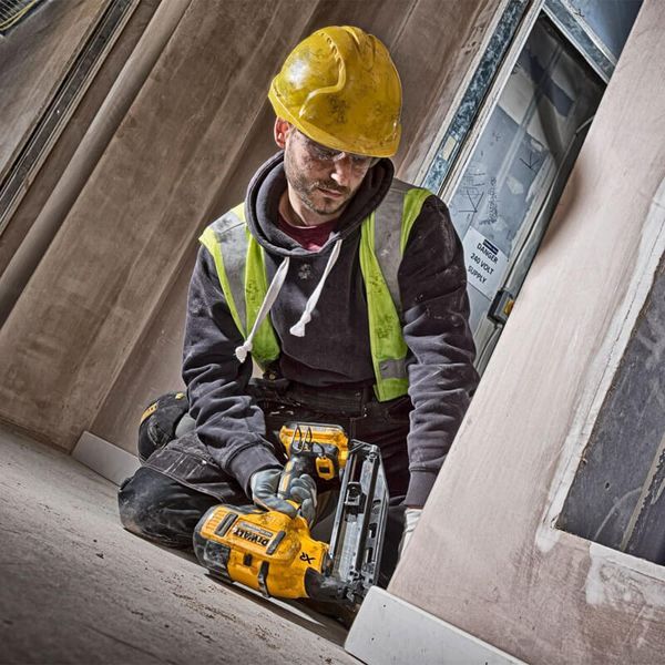 Пістолет цвяхів акумуляторний безщітковий DeWALT DCN660NT DCN660NT фото