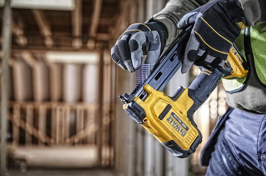 Степлер скобозабивний акумуляторний DeWALT DCN701D2 DCN701D2 фото