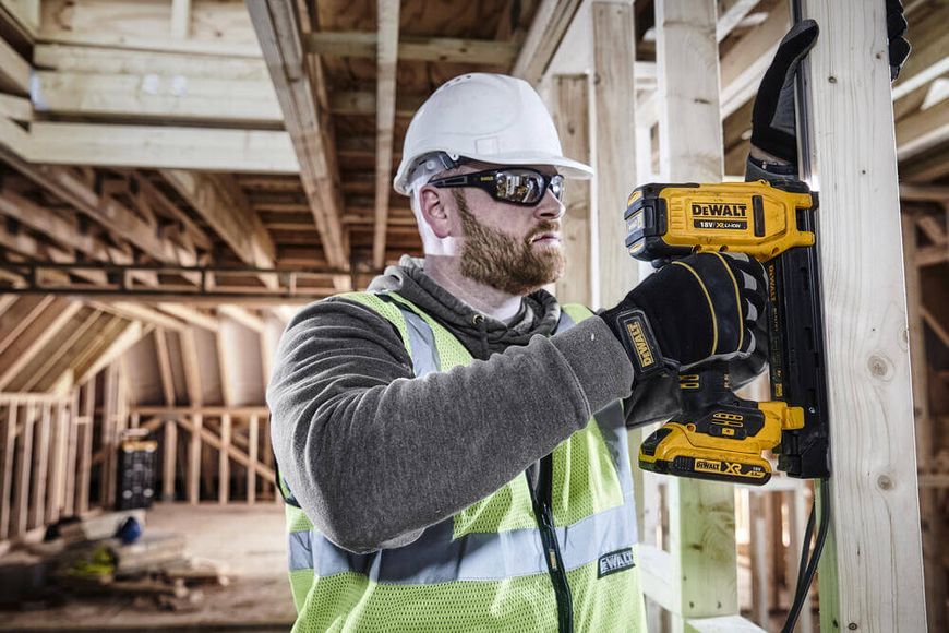 Степлер скобозабивний акумуляторний DeWALT DCN701D2 DCN701D2 фото