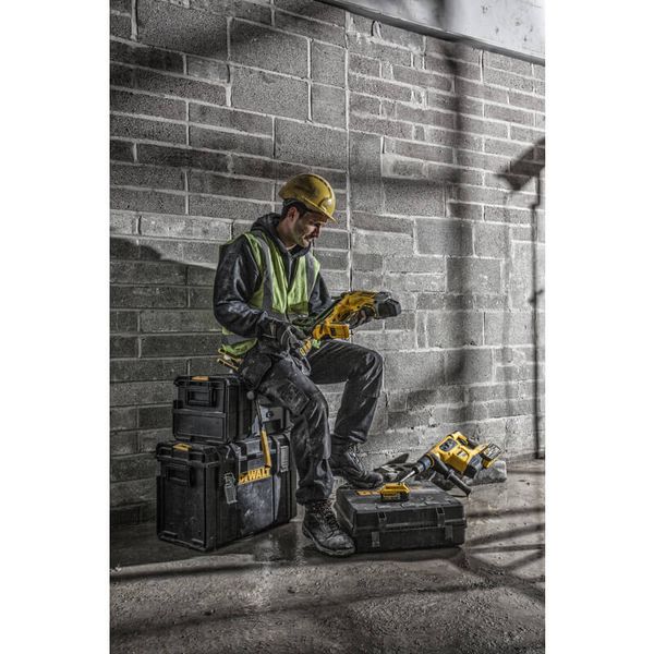 Пістолет цвяхозабивний по бетону акумуляторний безщітковий DeWALT DCN890N DCN890N фото