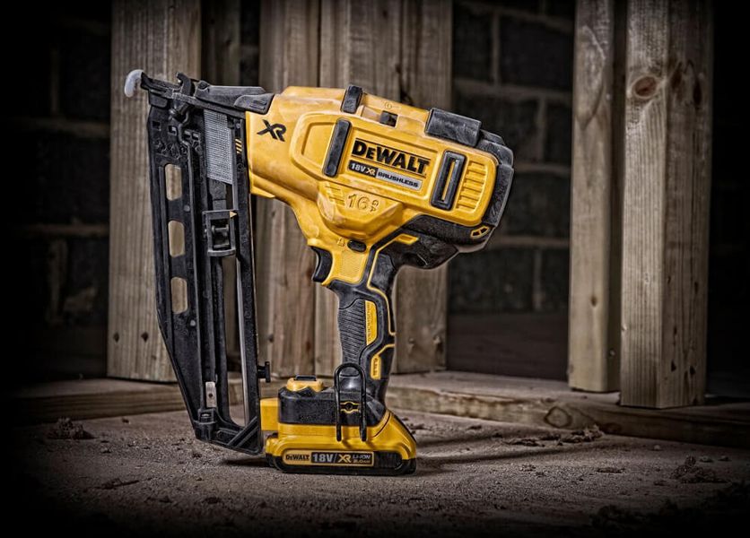 Пістолет цвяхозабивний акумуляторний безщітковий DeWALT DCN662N DCN662N фото