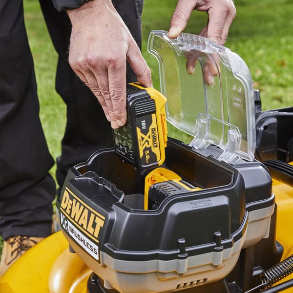 Газонокосарка акумуляторна безщіткова DeWALT DCMW564P2 DCMW564P2 фото