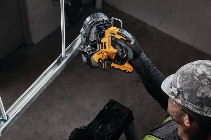 Пила стрічкова акумуляторна безщіткова DeWALT DCS377NT DCS377NT фото