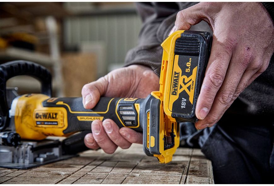 Фрезер акумуляторний безщітковий DeWALT DCW682P2 DCW682P2 фото