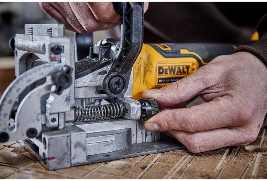 Фрезер акумуляторний безщітковий DeWALT DCW682P2 DCW682P2 фото