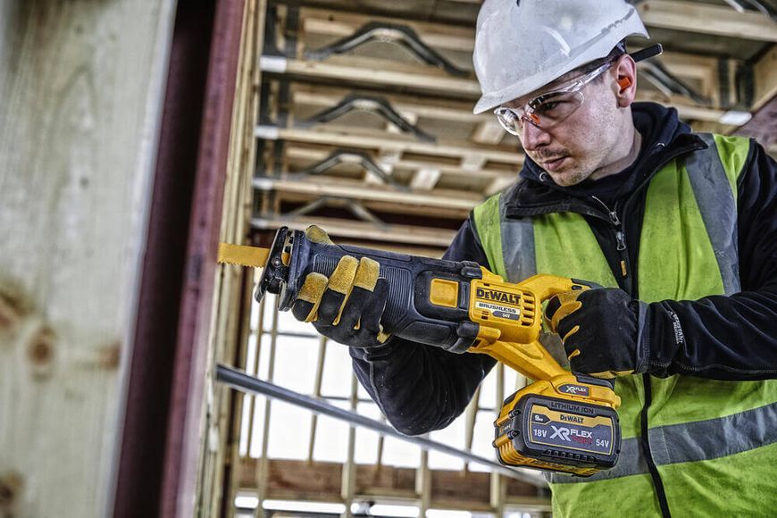 Пила шабельна акумуляторна DeWALT DCS389N DCS389N фото