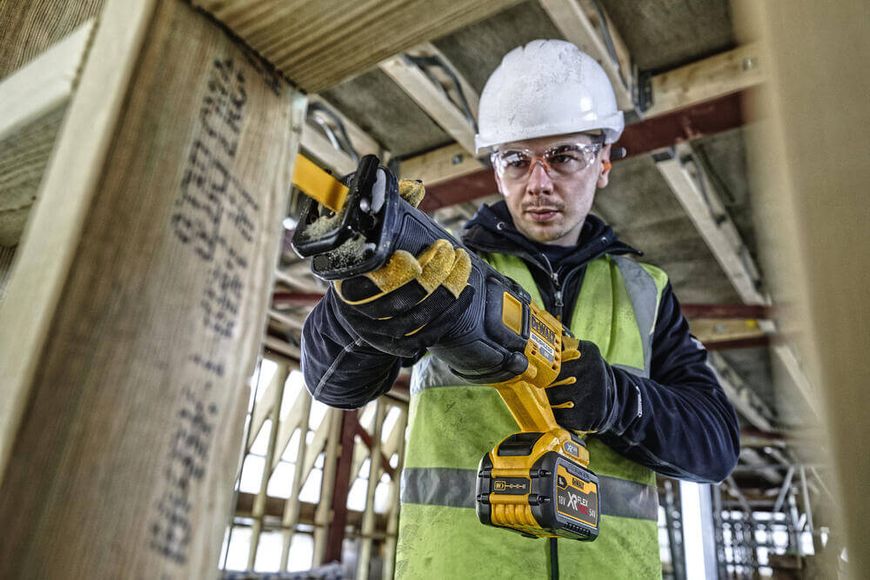 Пила шабельна акумуляторна DeWALT DCS389N DCS389N фото