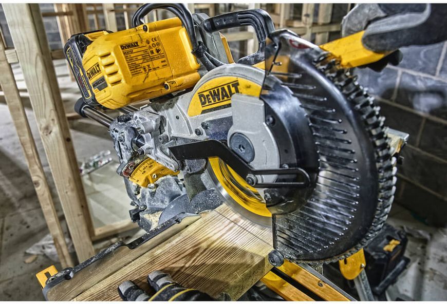 Пила торцювальна акумуляторна безщіткова DeWALT DCS727N DCS727N фото