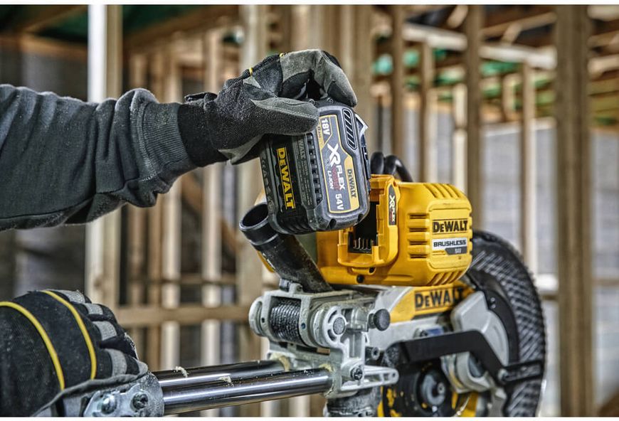 Пила торцювальна акумуляторна безщіткова DeWALT DCS727N DCS727N фото