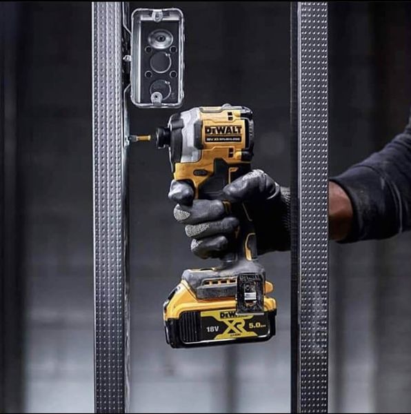 Набір з двох безщіткових інструментів DeWALT DCK2050E2T DCK2050E2T фото