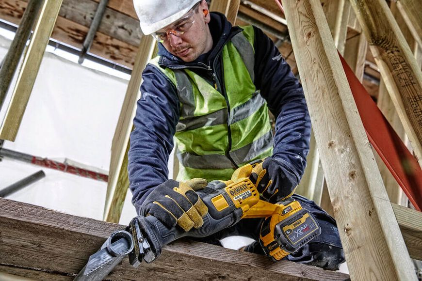 Пила шабельна акумуляторна DeWALT DCS389NT DCS389NT фото