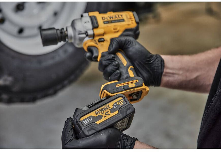 Гайковерт ударний акумуляторний безщітковий DeWALT DCF891P2G DCF891P2G фото