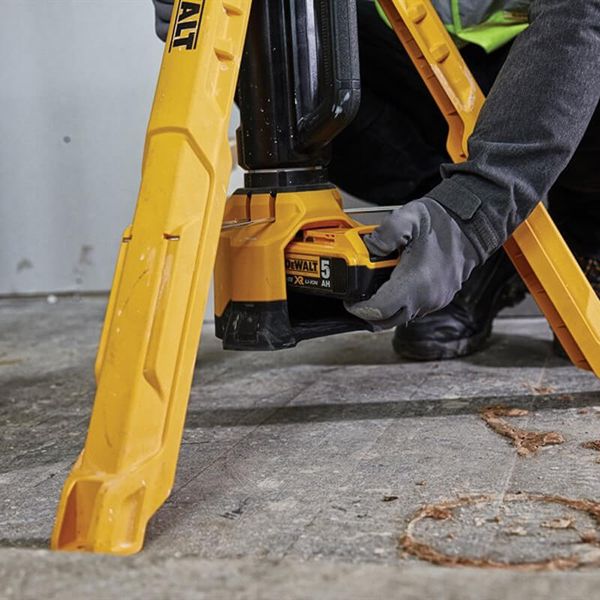 Ліхтар світлодіодний акумуляторний DeWALT DCL079 DCL079 фото