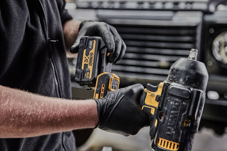 Гайковерт ударний акумуляторний безщітковий DeWALT DCF900P2G DCF900P2G фото