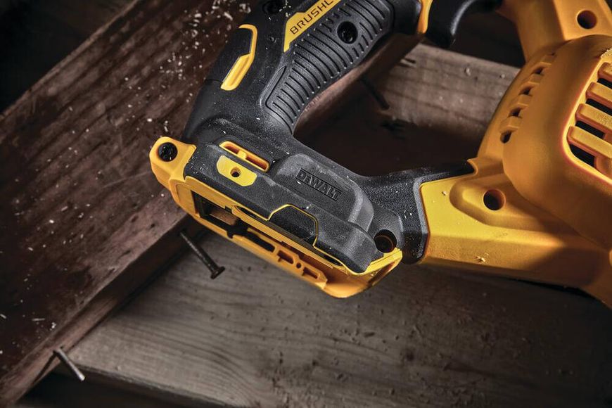 Пила шабельна акумуляторна DeWALT DCS386NT DCS386NT фото