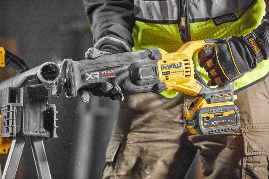 Пила шабельна акумуляторна DeWALT DCS386NT DCS386NT фото