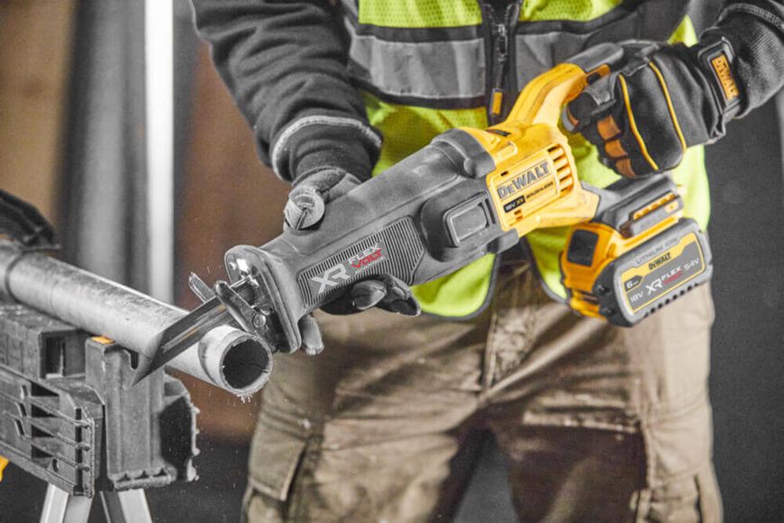 Пила шабельна акумуляторна DeWALT DCS386NT DCS386NT фото